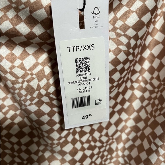 BNWT Dynamite Silk Dress - Picture 3 of 3